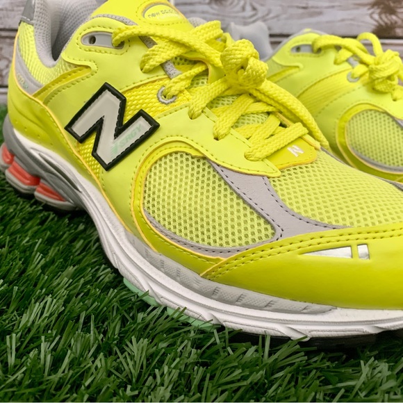 New Balance 2002R low-top sneakers (nwob) - Picture 3 of 7